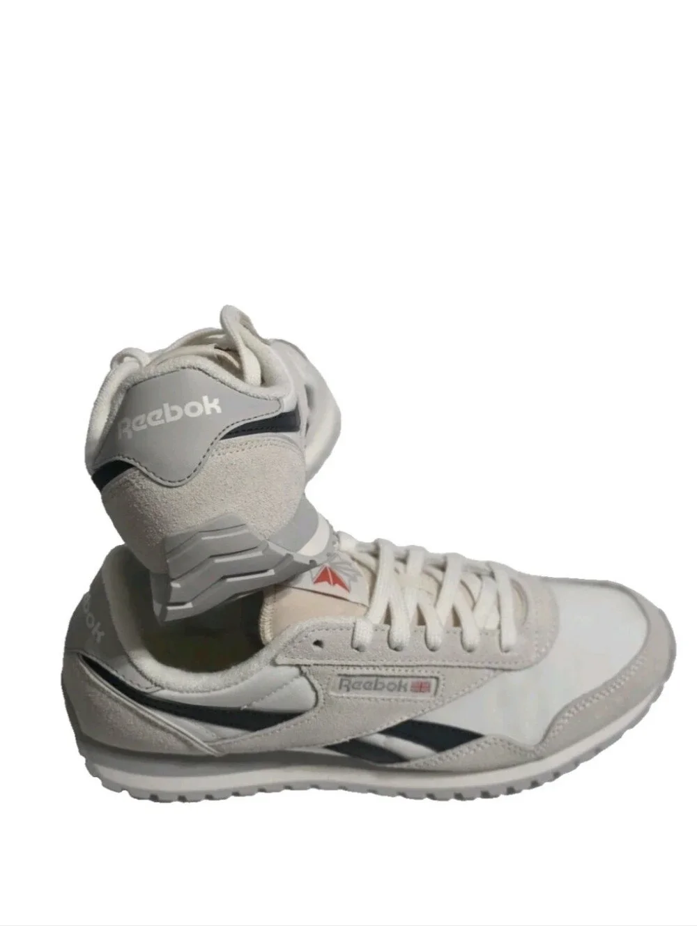 Reebok Classic AZ Chalk/chalk/Grey Running Sneakers
